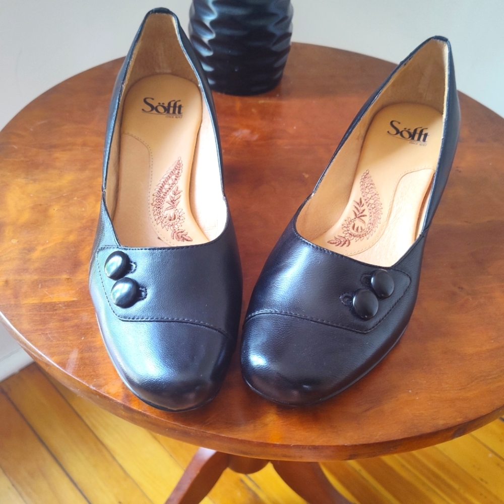 Sofft mid heel classic leather pump